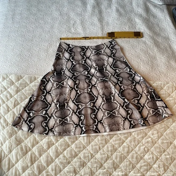 NWOT Seamless Silky Snake Print A-line Skirt - Picture 1 of 4